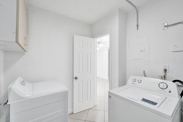 4360 NE 13th Avenue, Oakland Park, FL 33334