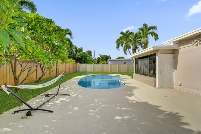 4360 NE 13th Avenue, Oakland Park, FL 33334