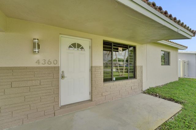 4360 NE 13th Avenue, Oakland Park, FL 33334