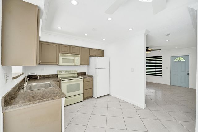 4360 NE 13th Avenue, Oakland Park, FL 33334