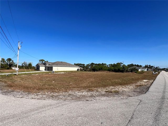 3239 NE 9 Avenue, Cape Coral, FL 33909