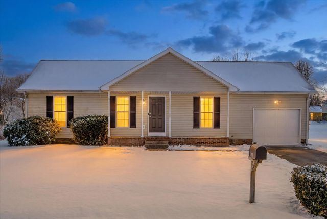 308 Hunter Owens Ct, Oak Grove, KY 42262