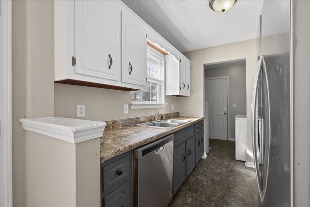 308 Hunter Owens Ct, Oak Grove, KY 42262