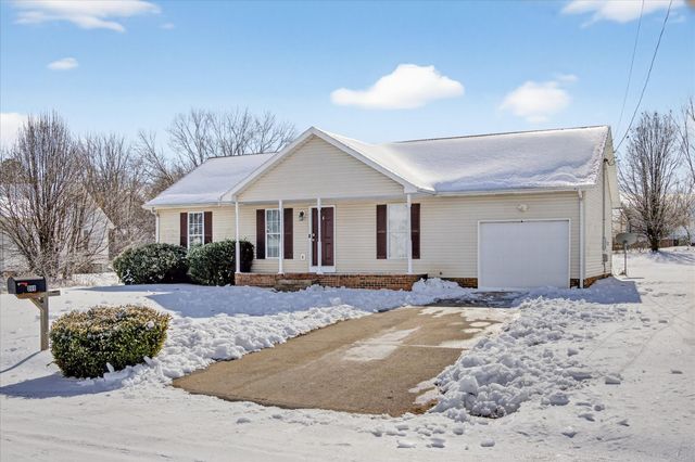 308 Hunter Owens Ct, Oak Grove, KY 42262