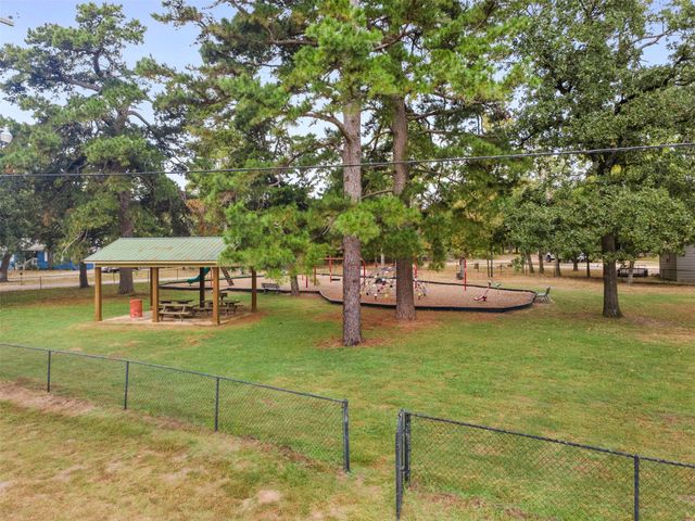109 King Lyle Road, Scroggins, TX 75480