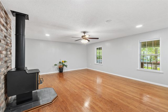 109 King Lyle Road, Scroggins, TX 75480