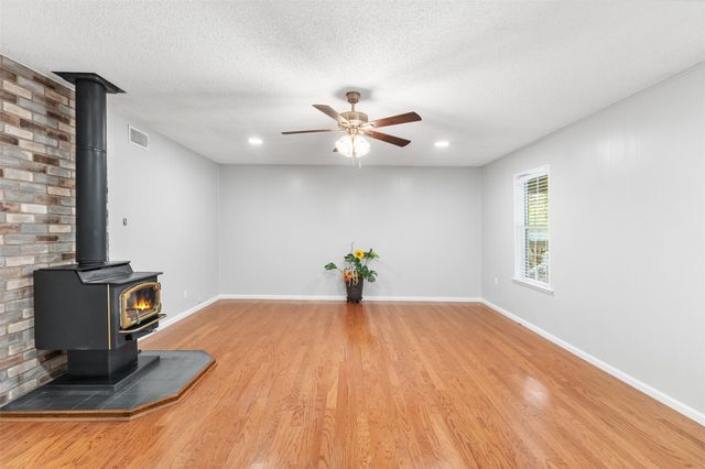 109 King Lyle Road, Scroggins, TX 75480