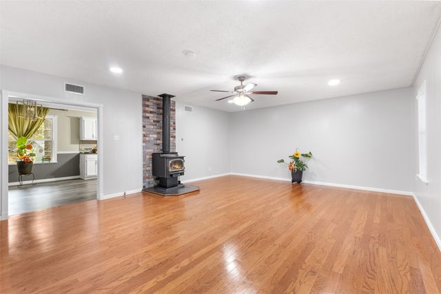 109 King Lyle Road, Scroggins, TX 75480