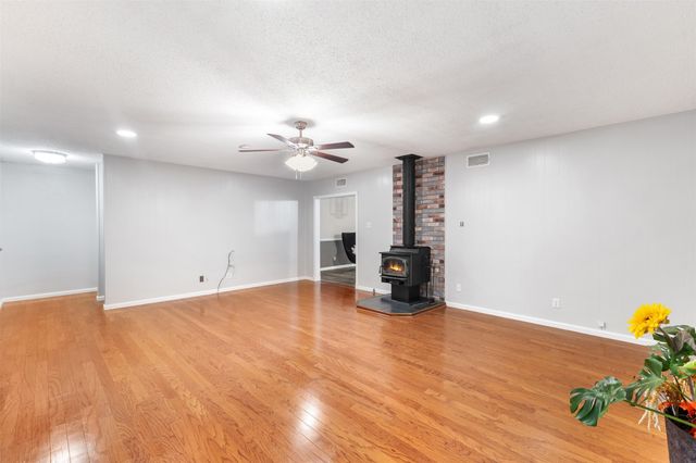 109 King Lyle Road, Scroggins, TX 75480
