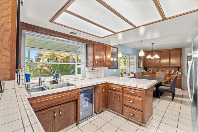 602 N Barranca Court, Tulare, CA 93274