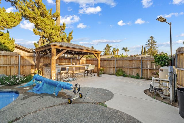 602 N Barranca Court, Tulare, CA 93274