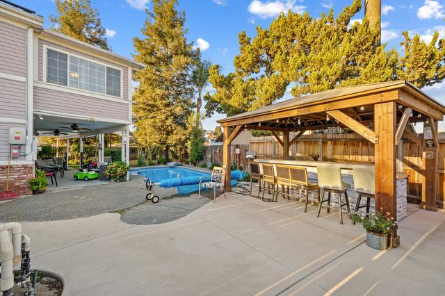 602 N Barranca Court, Tulare, CA 93274