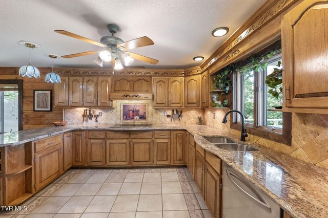 22455 Wyldwood Road, Abingdon, VA 24211