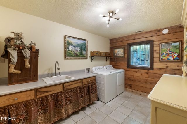 22455 Wyldwood Road, Abingdon, VA 24211