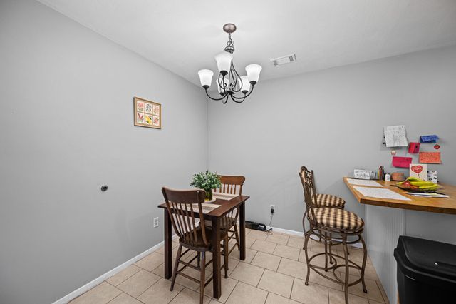 1211 48th Avenue 27, East Moline, IL 61244