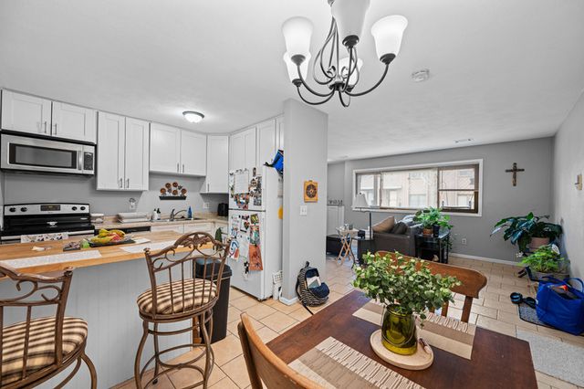 1211 48th Avenue 27, East Moline, IL 61244