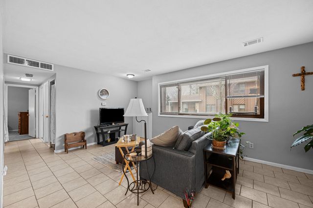 1211 48th Avenue 27, East Moline, IL 61244