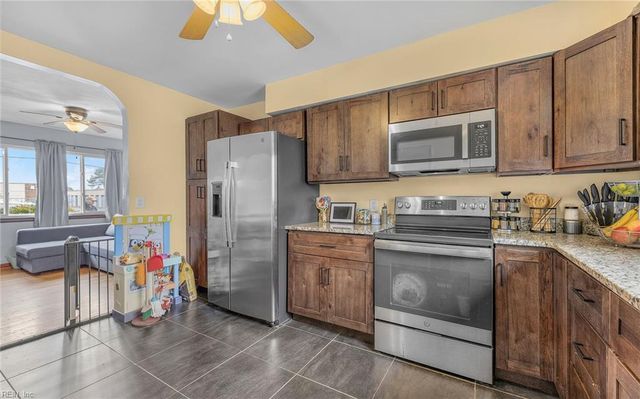 1049 Ferry Plantation RD, Virginia Beach, VA 23455