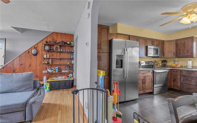 1049 Ferry Plantation RD, Virginia Beach, VA 23455