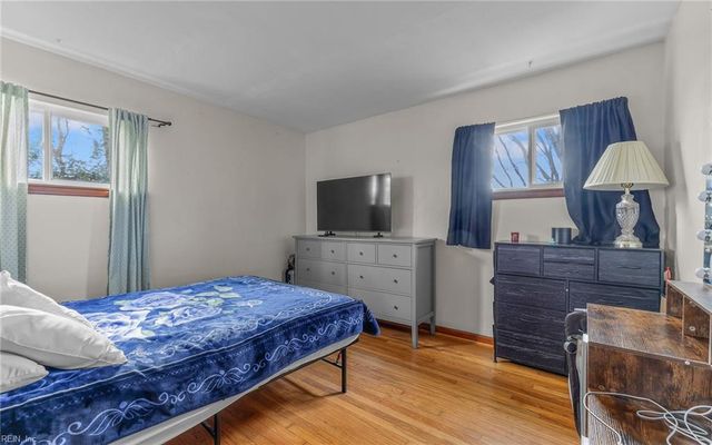 1049 Ferry Plantation RD, Virginia Beach, VA 23455