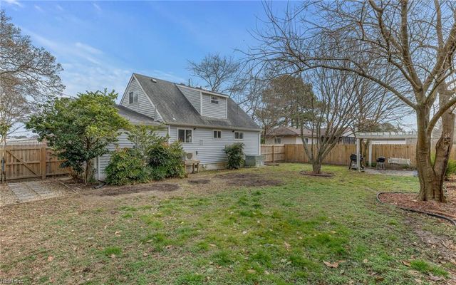 1049 Ferry Plantation RD, Virginia Beach, VA 23455