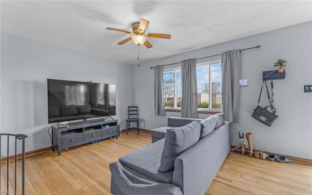 1049 Ferry Plantation RD, Virginia Beach, VA 23455