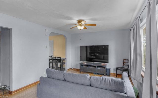 1049 Ferry Plantation RD, Virginia Beach, VA 23455