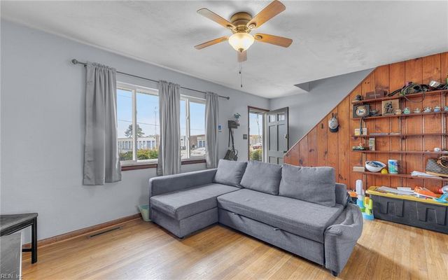 1049 Ferry Plantation RD, Virginia Beach, VA 23455