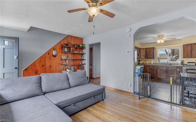 1049 Ferry Plantation RD, Virginia Beach, VA 23455