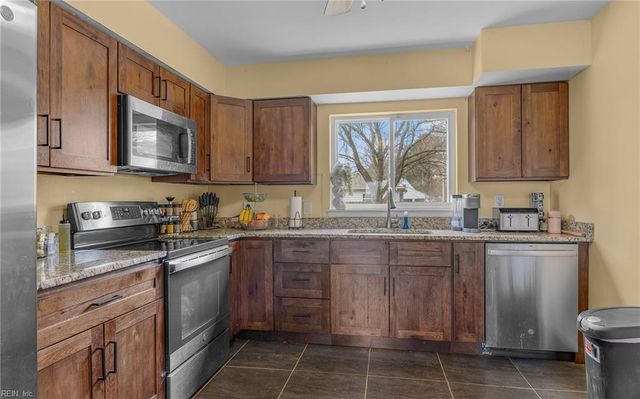 1049 Ferry Plantation RD, Virginia Beach, VA 23455