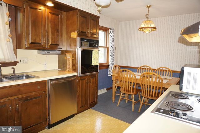 6304 CHELTON AVE, Harrisburg, PA 17112