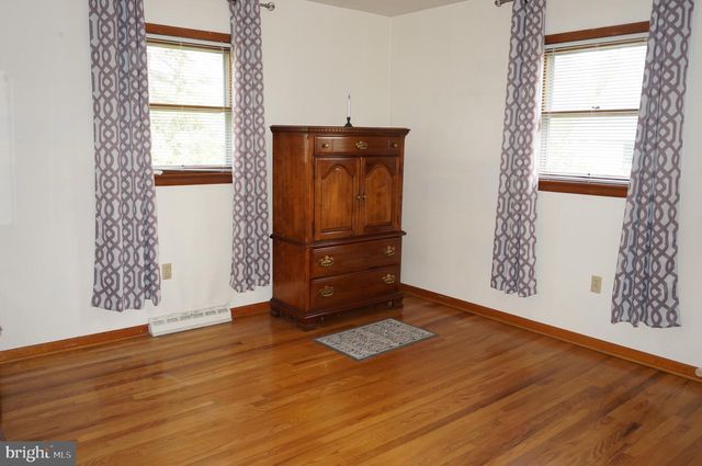 6304 CHELTON AVE, Harrisburg, PA 17112