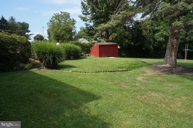 6304 CHELTON AVE, Harrisburg, PA 17112