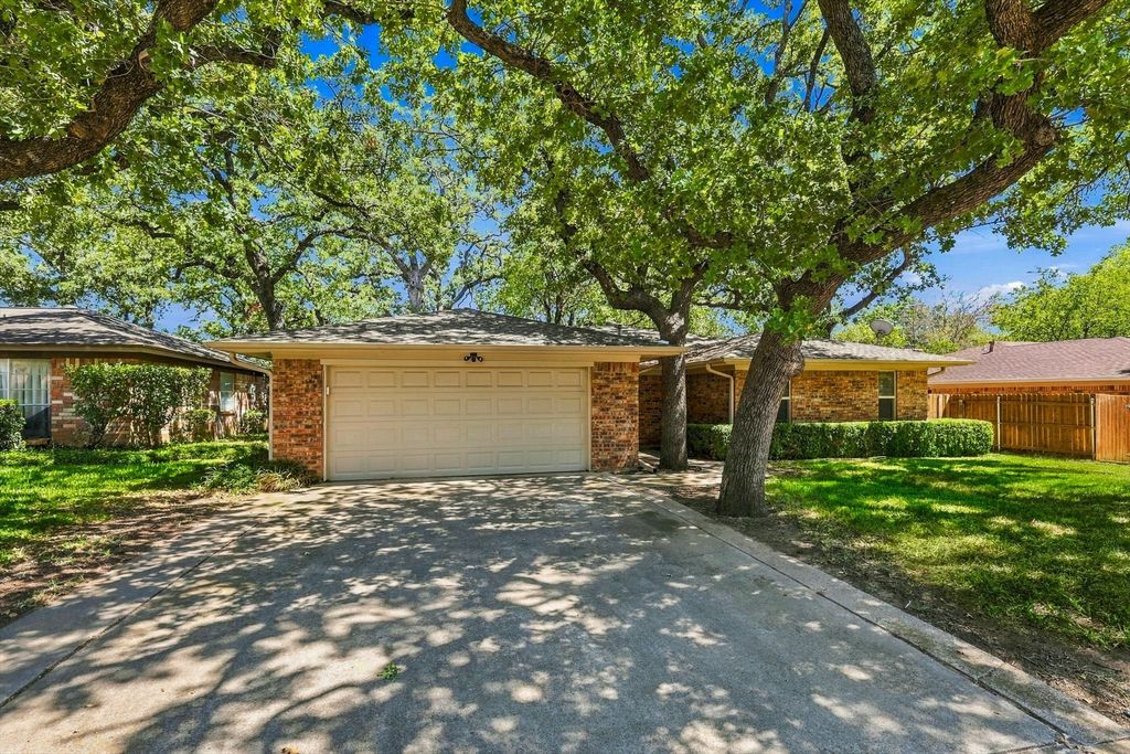 2724 Meadow Green, Bedford, TX 76021 — photo 3