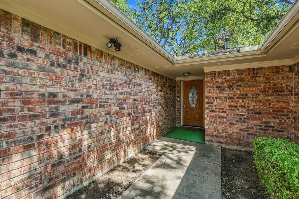 2724 Meadow Green, Bedford, TX 76021 — photo 4