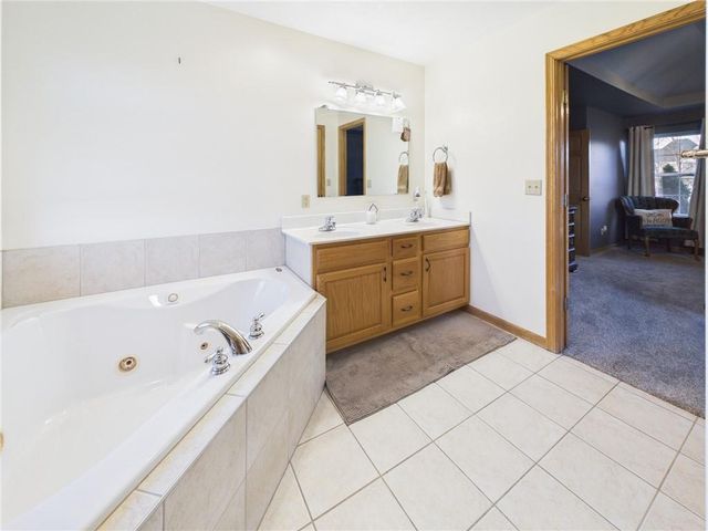 12 SW 260th Road, Warrensburg, MO 64093