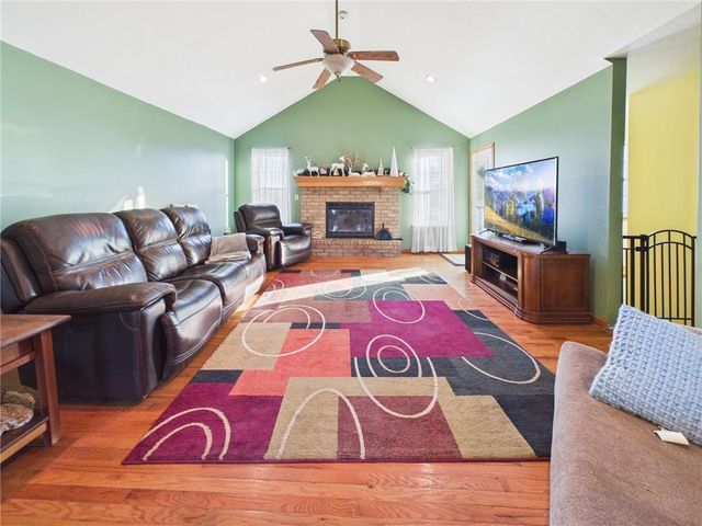 12 SW 260th Road, Warrensburg, MO 64093