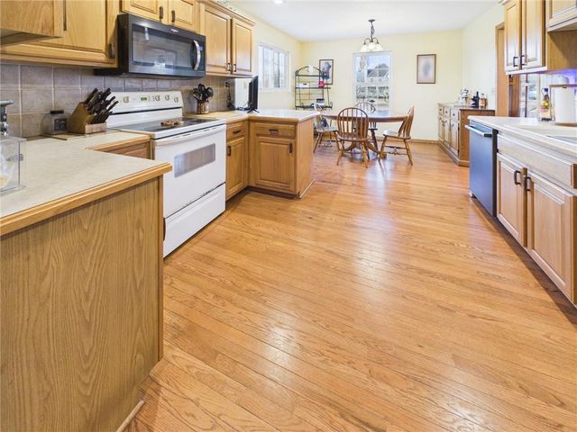 12 SW 260th Road, Warrensburg, MO 64093