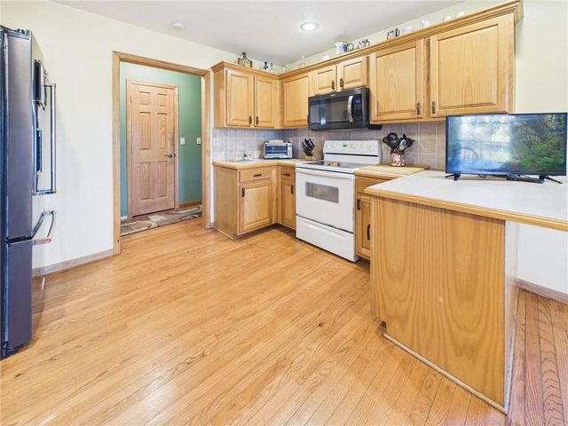 12 SW 260th Road, Warrensburg, MO 64093