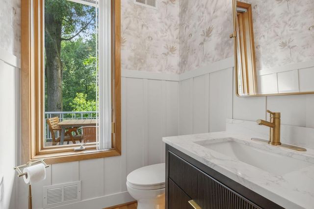 5429 Vining Point Road, Minnetonka, MN 55345