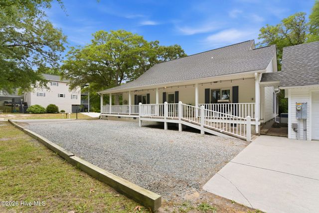 801 E Yacht Drive, Oak Island, NC 28465