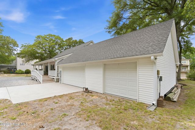 801 E Yacht Drive, Oak Island, NC 28465