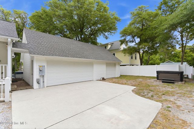 801 E Yacht Drive, Oak Island, NC 28465