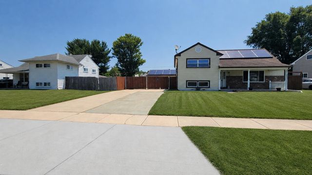 12 MACKAY LN, Newark, DE 19713