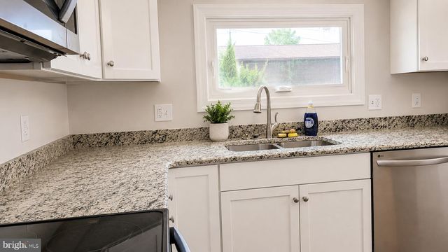 12 MACKAY LN, Newark, DE 19713