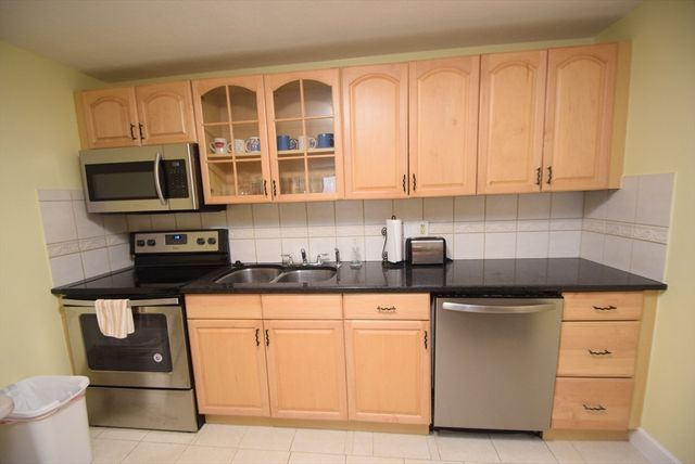 13 Walker Rd 12, North Andover, MA 01845