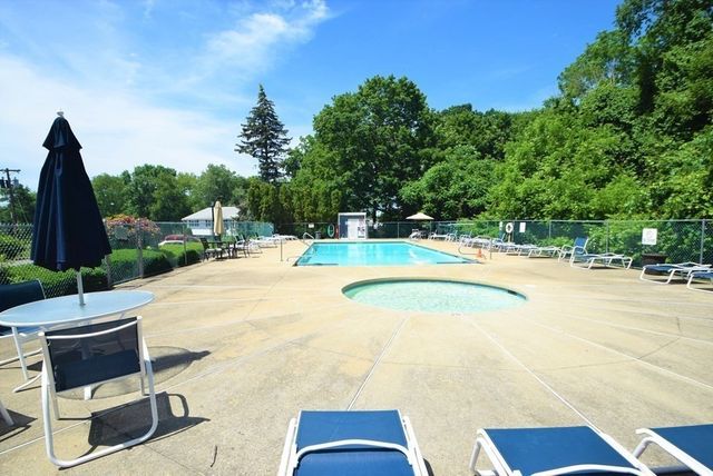13 Walker Rd 12, North Andover, MA 01845