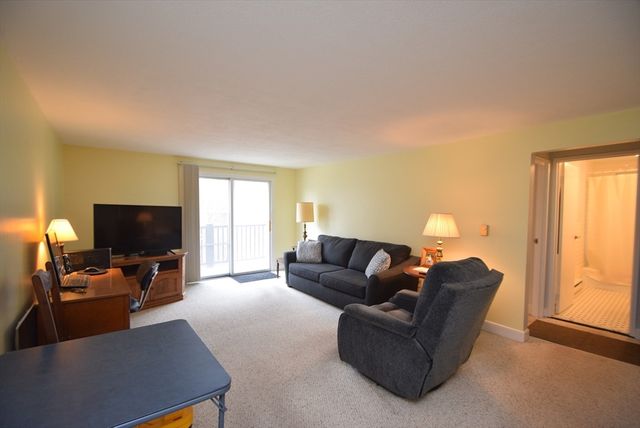 13 Walker Rd 12, North Andover, MA 01845