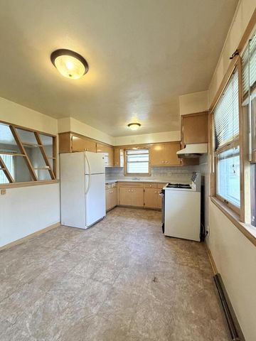 8261 W Daphne STREET, Milwaukee, WI 53223
