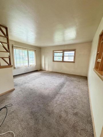 8261 W Daphne STREET, Milwaukee, WI 53223